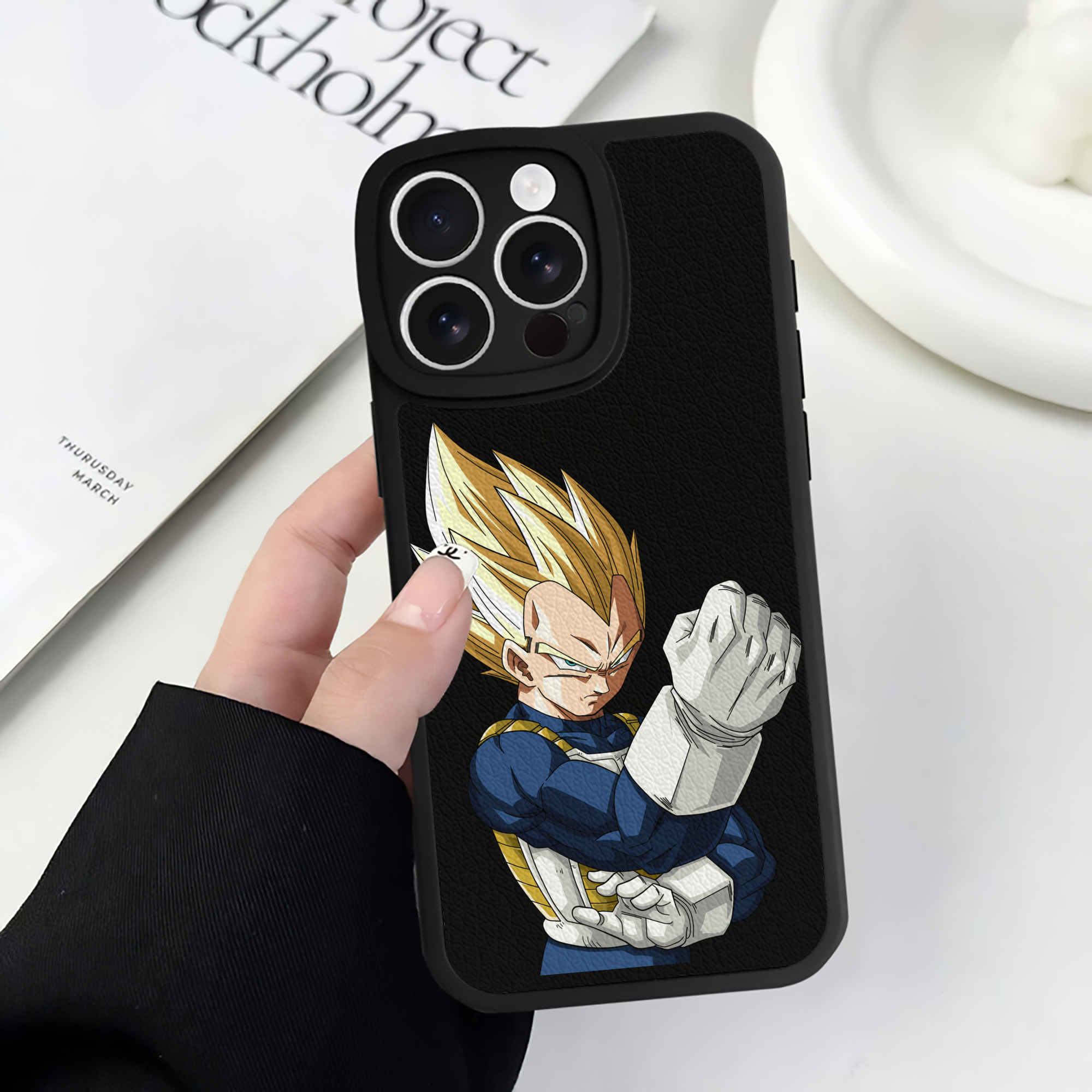 （画像用） ドラゴンボール ベジータ四世（Bejīta Yonsei）DRAGON BALL Vegeta IV 【iPhone 16シリーズ対応】シリコンスマホケース（レザー調） 材質：シリコン